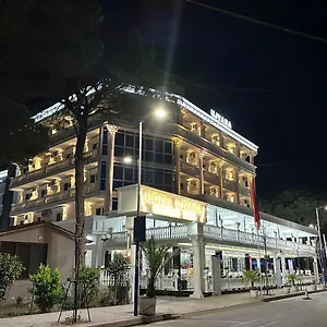 Ujvara Hotel